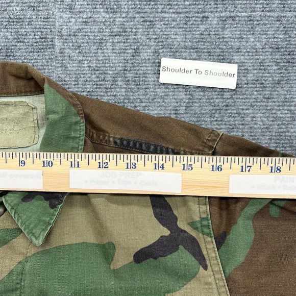 Vtg Distressed Military Woodland Camo Combat Field Jacket Mens Small Regular BDU - Picture 7 of 13